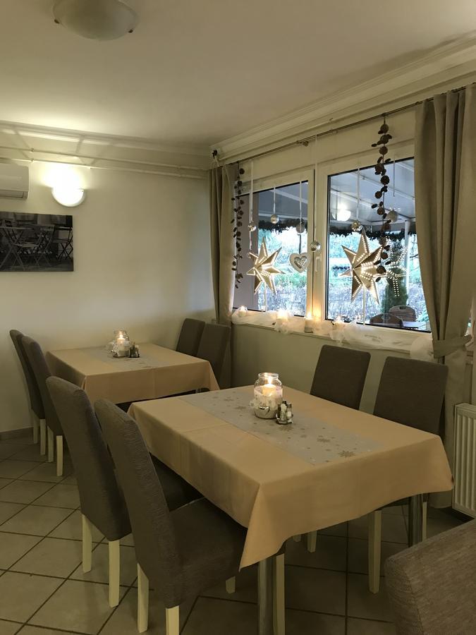 Siraly Panzio Topart Tata Exterior foto