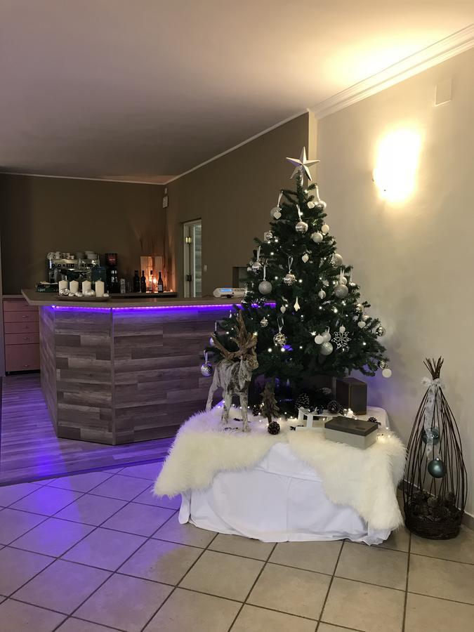 Siraly Panzio Topart Tata Exterior foto