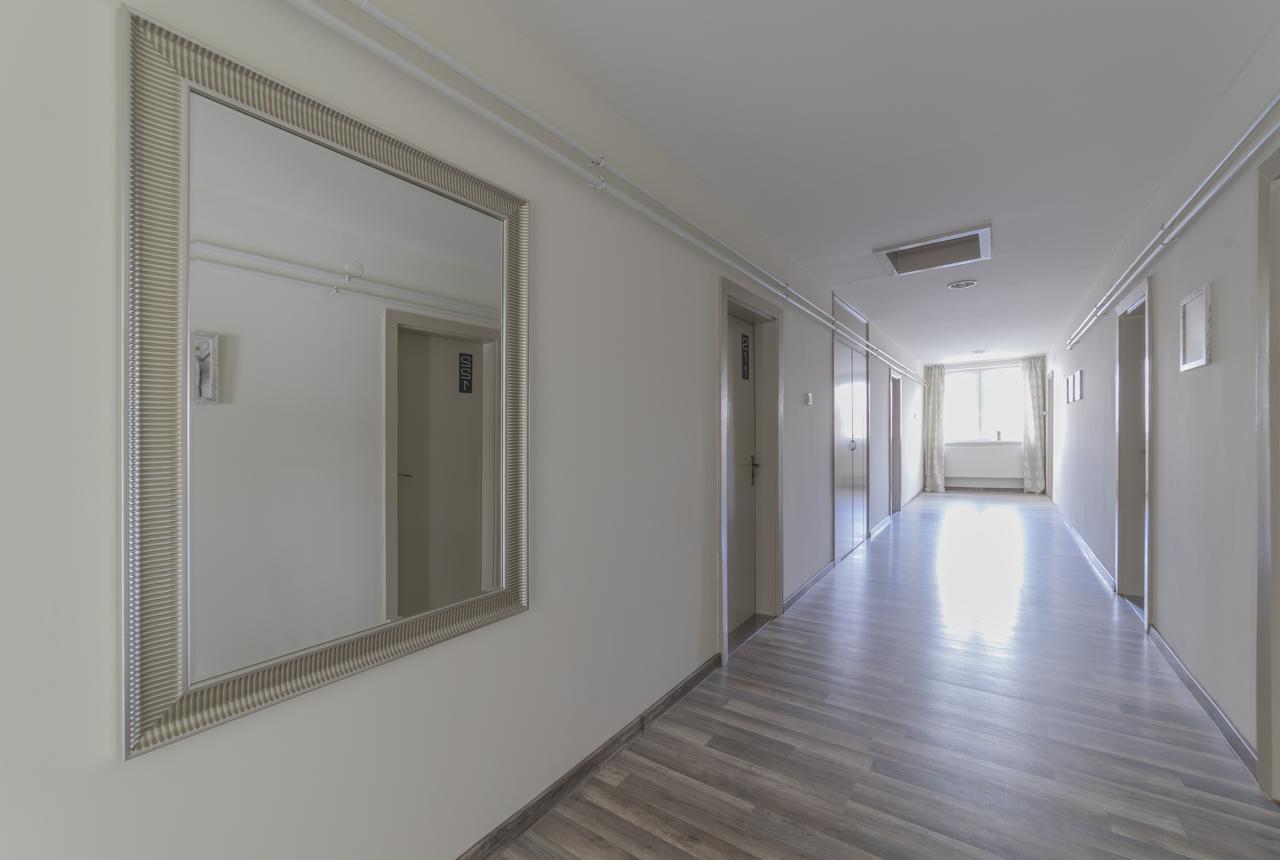 Siraly Panzio Topart Tata Exterior foto