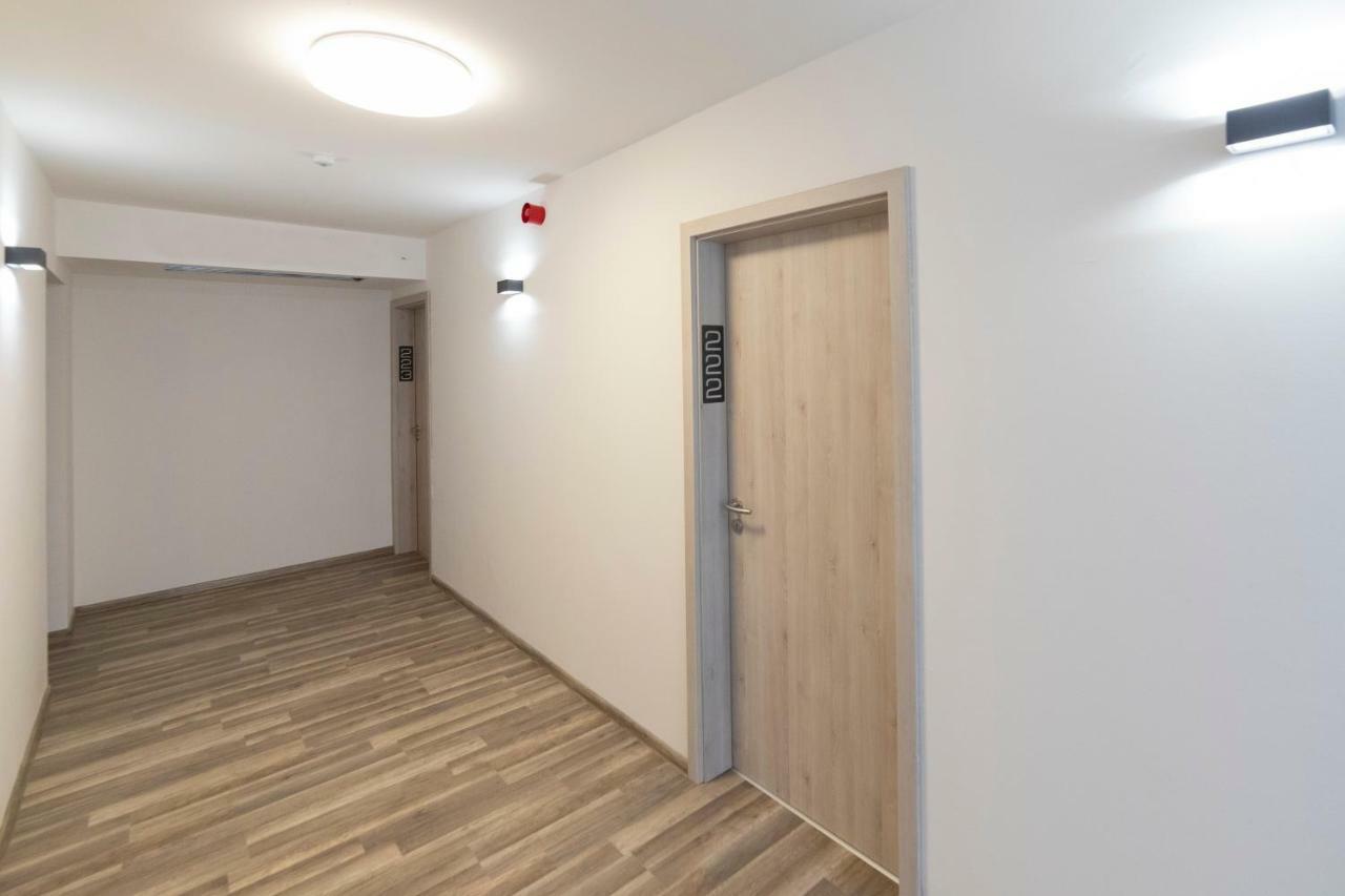 Siraly Panzio Topart Tata Exterior foto